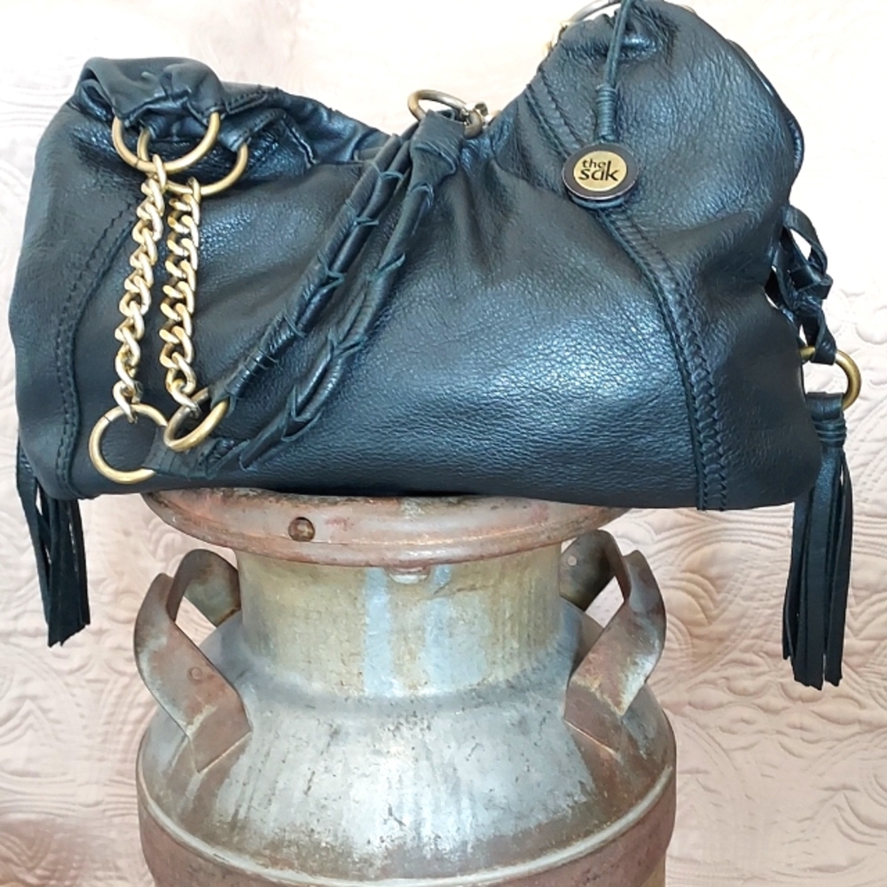 THE SAC BLACK LEATHER SHOULDER BAG